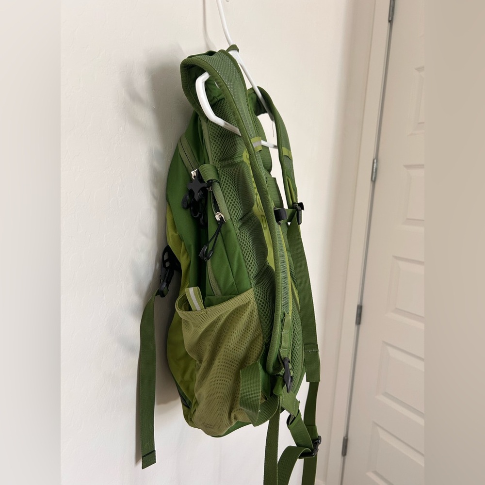 Ascend Meander - Olive and Forest Green Backpack - Picture 8 of 9
